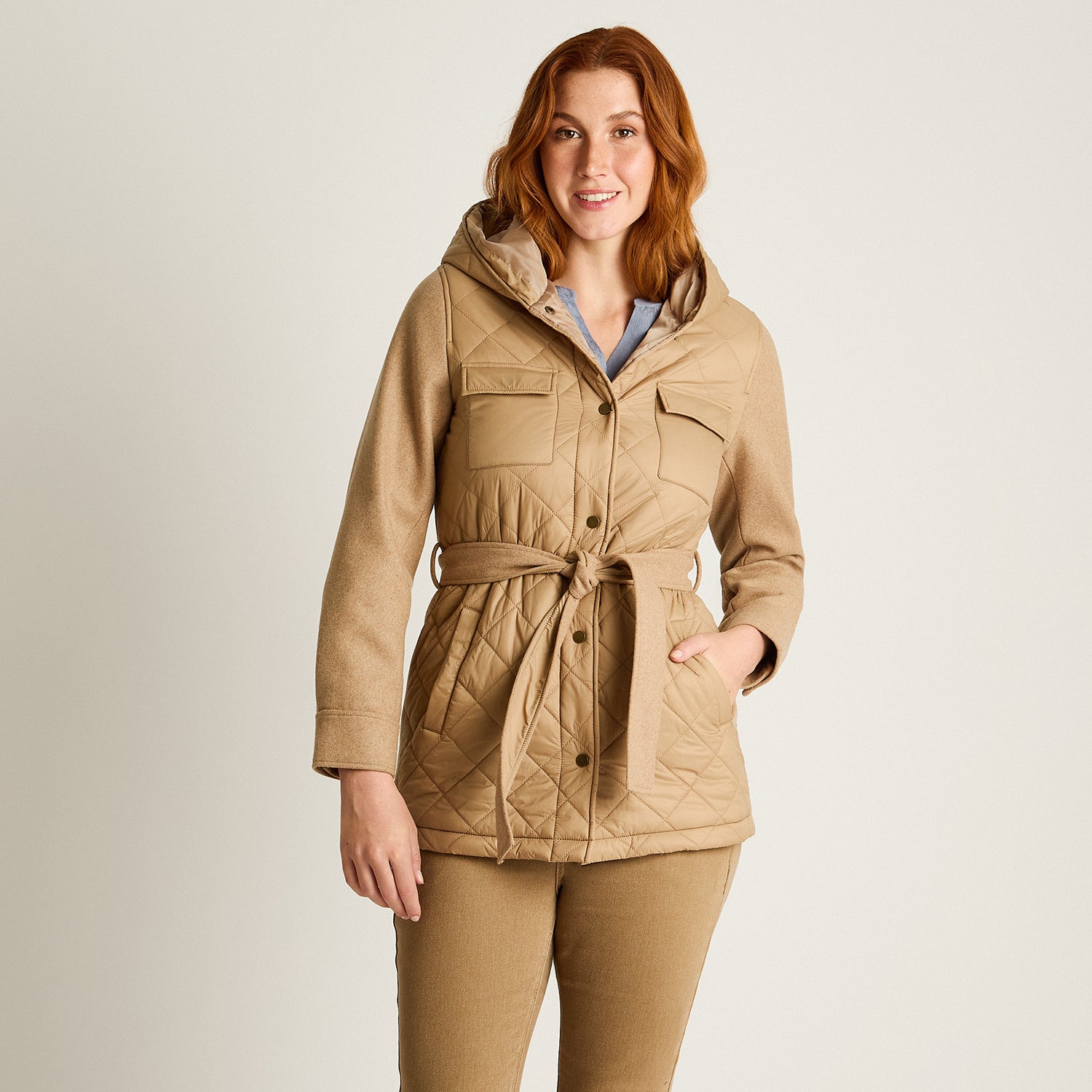 Abrigo Camel Manga Larga Elasticidad Nula Con Forro Calce Normal Tela Plano